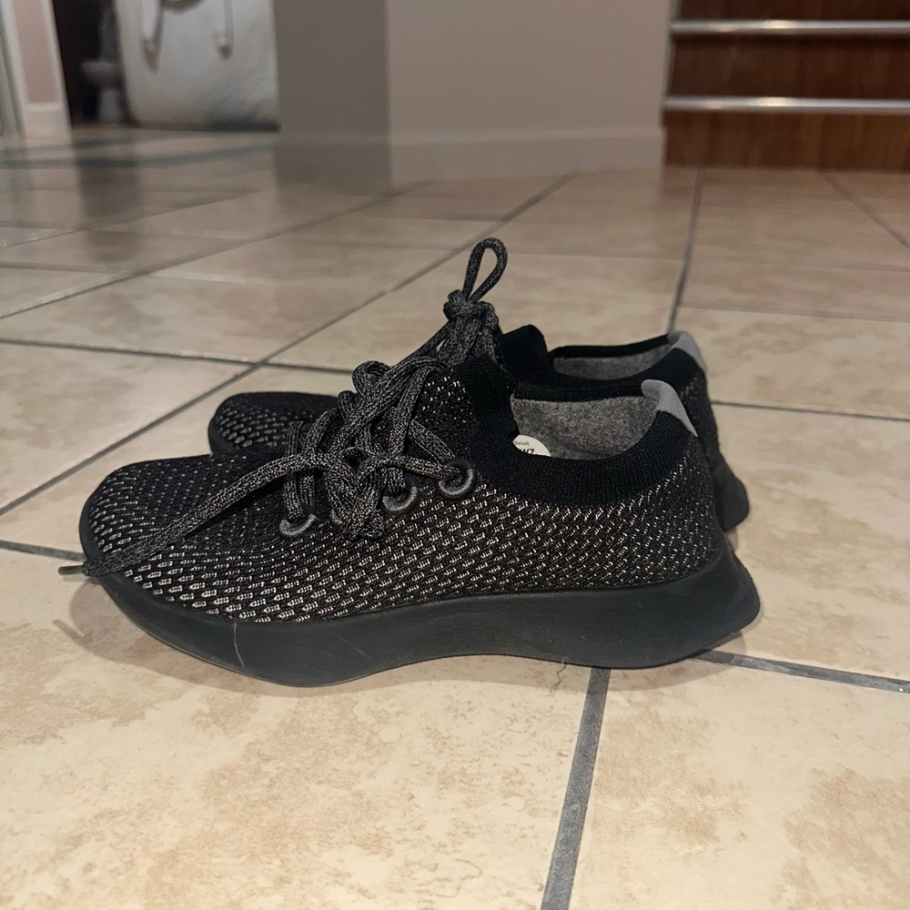 Women’s allbirds sneakers - Picture 7 of 8